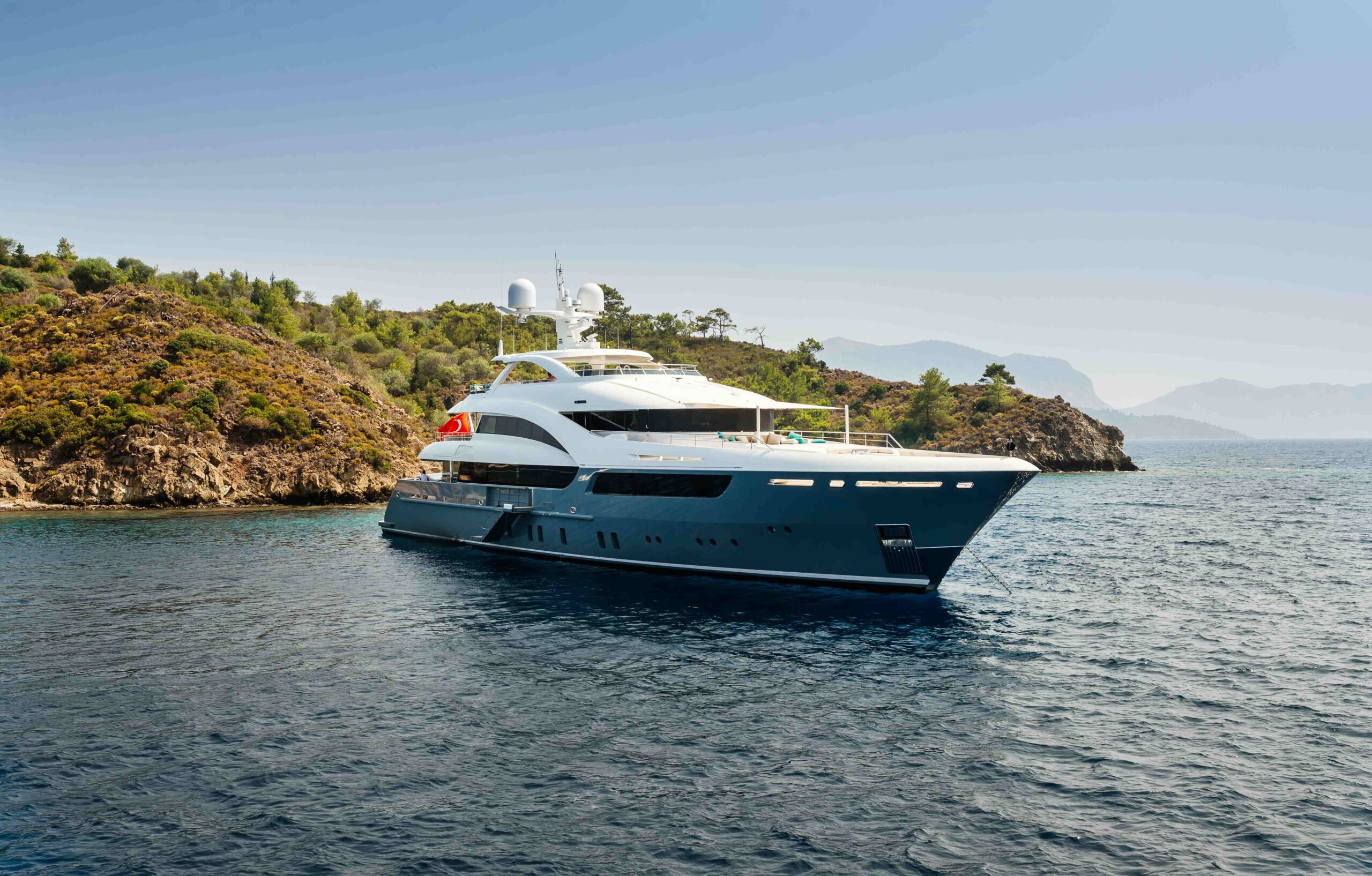 You are currently viewing 7 Luxury Features to Check When Hiring a Yacht